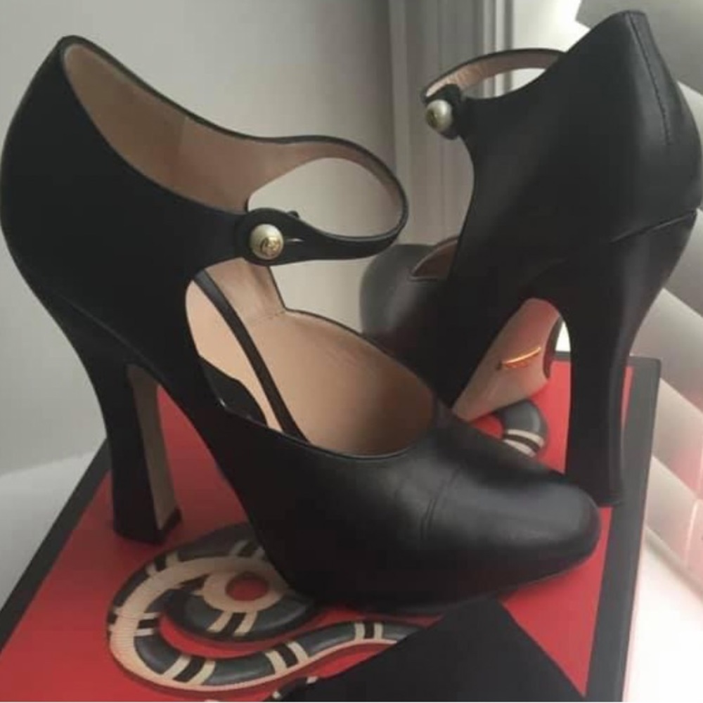 Gucci Mary Jane Size 38 Gift ready